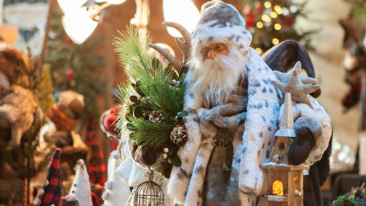 Things to do: Costume bar crawl, 'Phantom of the Opera,' Charlie Brown