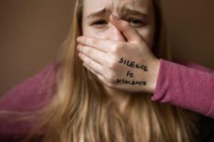 Domestic abusers forge ‘trauma bonds’ with  victims before violence: study