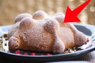 La mejor forma de conservar el pan de muerto, según un panadero: "nunca en una bolsa de plástico, porque el moho tiene vía libre"