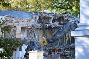 Trump demolishes part of White House for new ballroom