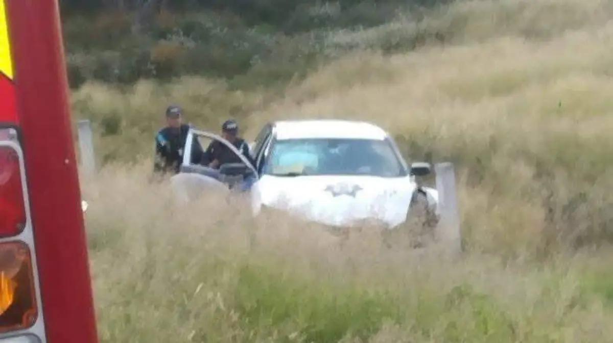 Policías estatales chocan y salen del camino tras accidente en el Eje Metropolitano