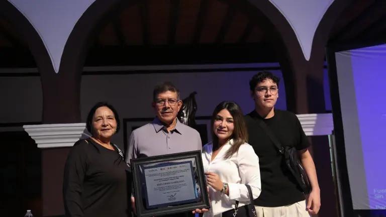 Reconocen la labor del maestro Jesús Ursino Ramos
