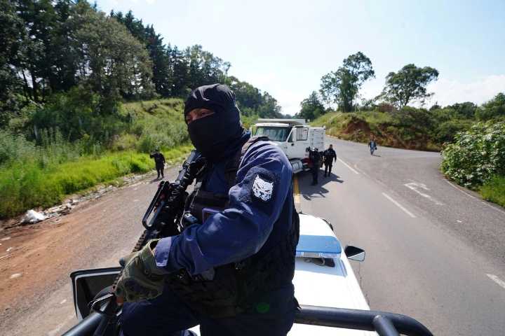Guardia Nacional repele ataque en Michoacán; criminales colocan narcobloqueo