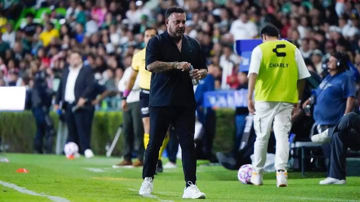 “Partido chato y aburrido”: Mohamed critica la cancha seca de Tijuana