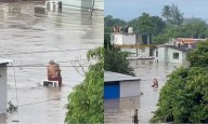 “Hasta que el agua nos separe”: abuelitos se abrazan durante inundación en Poza Rica
