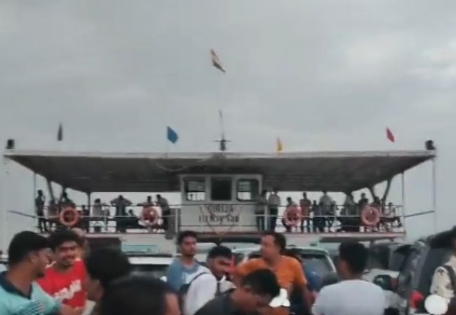Ro-Ro ferry with 200 pax, 75 vehicles stranded mid