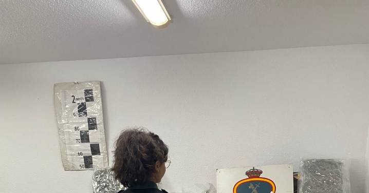 La Guardia Civil de Granada se incauta de más de 36 kilos de marihuana tras interceptar un intercambio de droga en la Costa