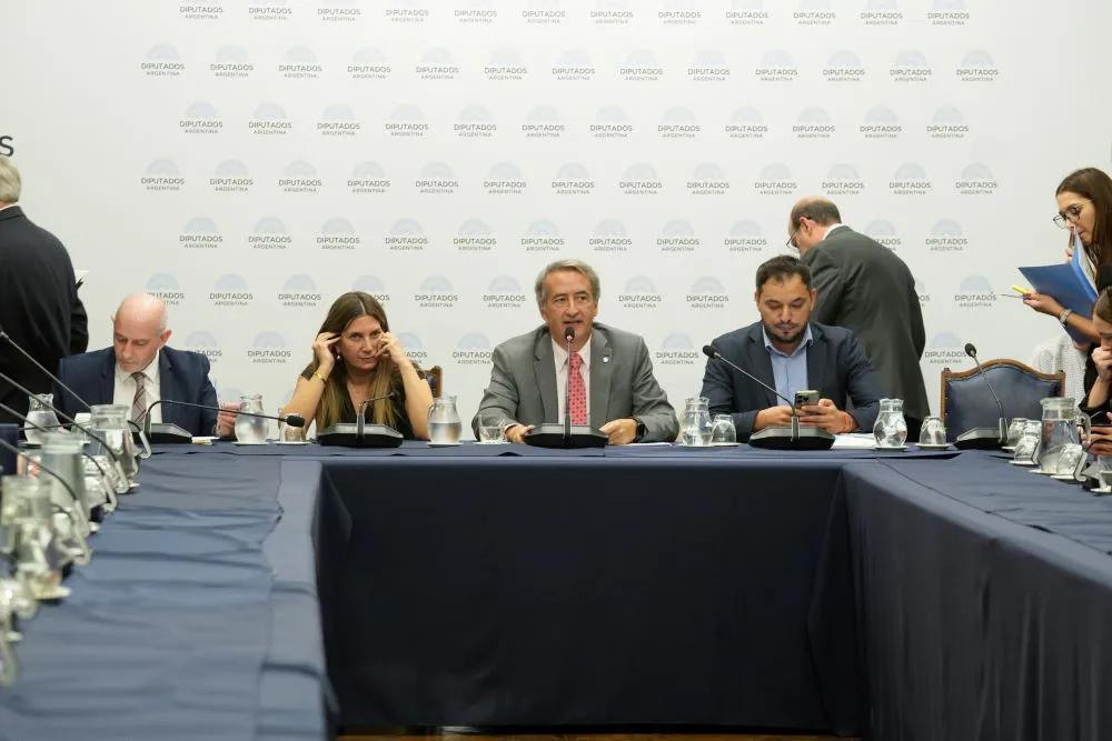 División de poderes: Diputados aprobó dictamen que obliga al aval del Congreso del acuerdo con EE.UU.