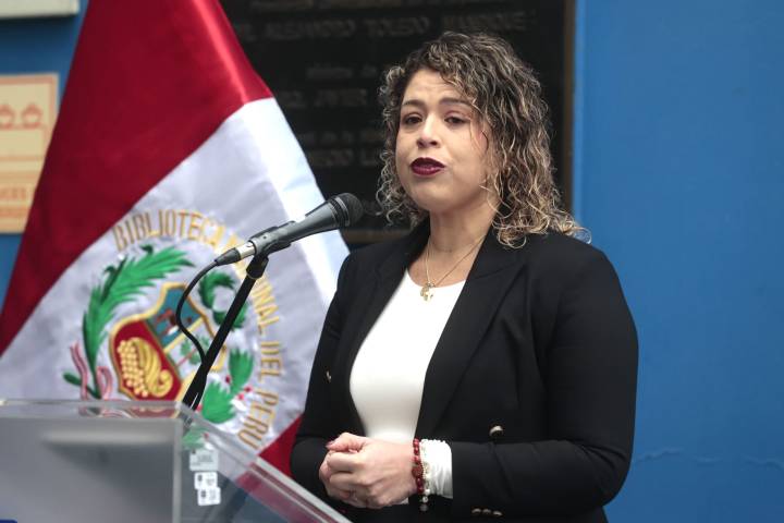 Pudo ser una tragedia: Ministra de la Mujer y su comitiva sufren accidente en Arequipa