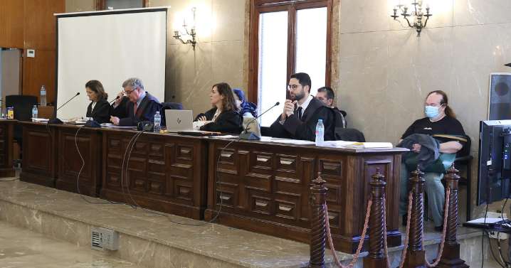 El pediatra que atendió al bebé arrojado a un contenedor afirma que nació con vida