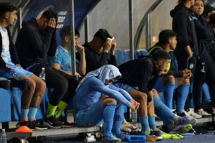Escena recurrente: jugador de Deportes Iquique vivió tenso momento con hincha tras la derrota ante O’Higgins