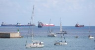 Interceptación israelí de flotilla humanitaria a Gaza genera protestas mundiales