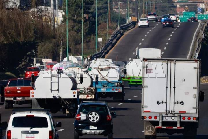 Libra CDMX una megamovilización;  queda otra en vilo