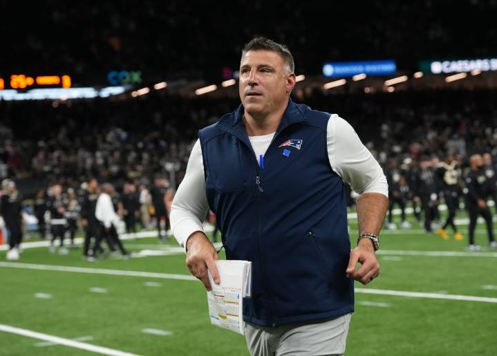 Deadspin | Patriots' Mike Vrabel returns to Tennessee to face new-look Titans