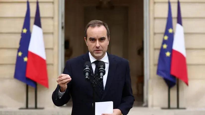 El primer ministro francés presentó su renuncia a Macron pocas horas después del nombramiento de su Gobierno