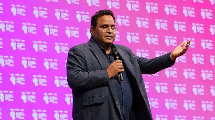 'Haar Kar Jeetne Wale Ko Entrepreneur Kehte Hai’: Paytm's Vijay Shekhar Sharma Reimagines SRK’s Iconic Line