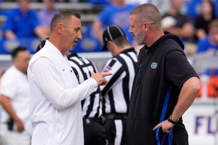 Texas falls out of AP poll, faces No. 6 Sooners in Red River Rivalry next