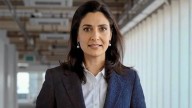 Presentadora generada por IA condujo un documental en un canal británico y generó revuelo a nivel mundial