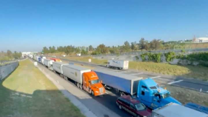 Cierre por Agricultores en Carretera Celaya - Salamanca Causa Filas de Tráfico de 93 kilómetros