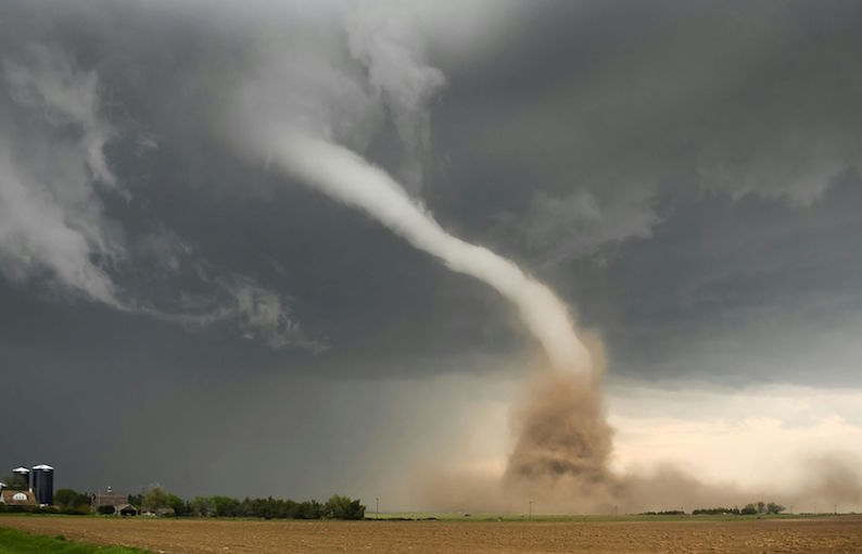Alertan por posible formación de tornados en tres estados