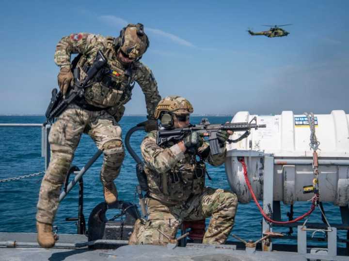 ¿Cuál es la conexión de Ron DeSantis con los Navy SEAL, el comando élite de la Armada de EE.UU.?