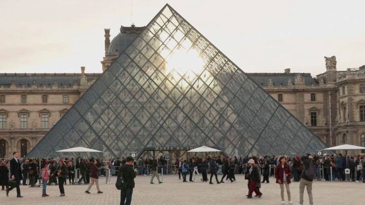 Cooperación con la policía, guardias con armas...: así gestionan la seguridad los museos del mundo tras otros 'robos del siglo'