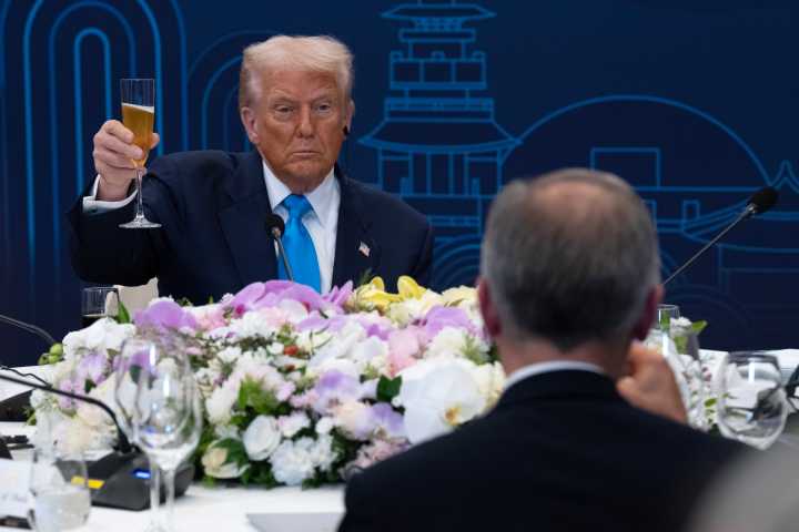 Politics Insider: Trump and Carney exchange pleasantries at South Korea dinner