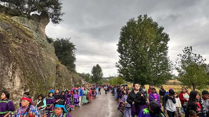 Celebran el día de la Virgen del Pilar en Norogachi con procesión, danzas y oración