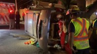 Conductor choca contra cúmulo de arena en la Bellavista y vuelca