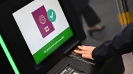 Estados Unidos redujo en 20 % la emisión de visas estudiantiles en 2025; para colombianos las aprobaciones cayeron 16 %