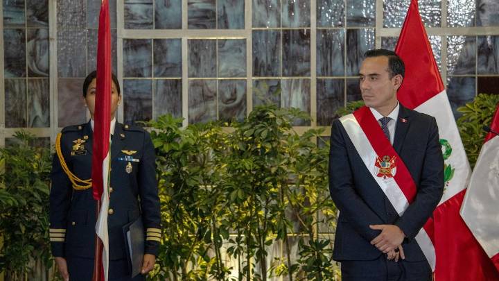 El presidente interino de Perú decreta el estado de emergencia en Lima y el puerto del Callao durante 30 días