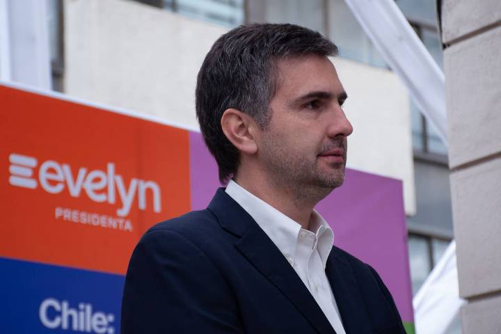 El generalísimo de Matthei califica al Gobierno como “de atorrantes”: esto dijo el Ejecutivo