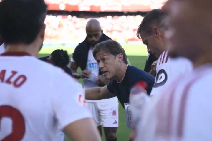 "¡Liquídenlo!". La enérgica arenga de Almeyda a los jugadores de Sevilla que terminó con un inolvidable 4