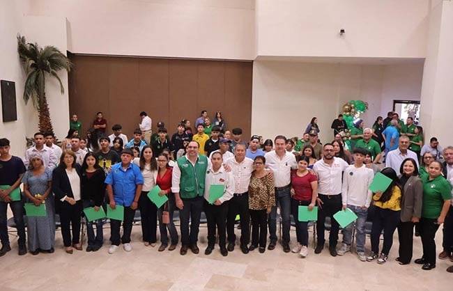 Pactan convenio por la educación