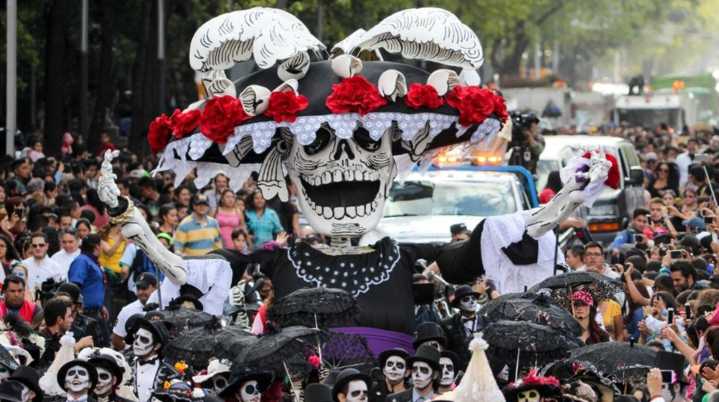 Día de Muertos 2025: La Mega Procesión de Catrinas ilumina C...