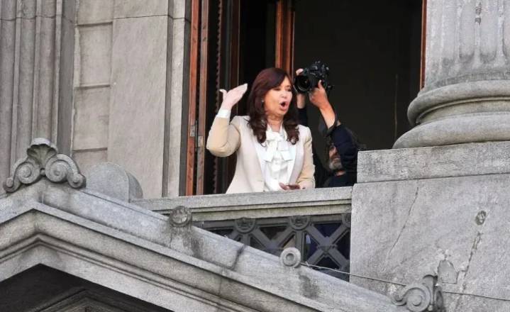 Cristina Kirchner: “El experimento libertario fracasó, el freno a Milei empieza este domingo”