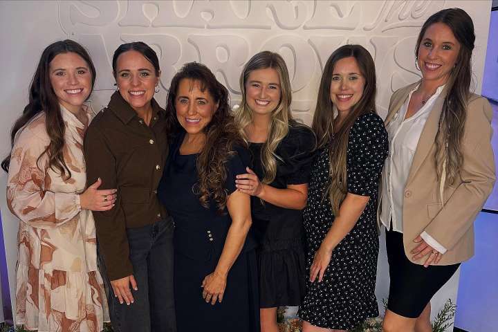 Jill Duggar Reunites With Mom Michelle, Sisters to ‘Cheer’ on Jinger Duggar