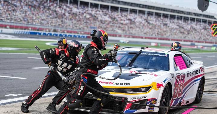 Shane van Gisbergen wins 5th straight road course race as Joey Logano narrowly advances in playoffs