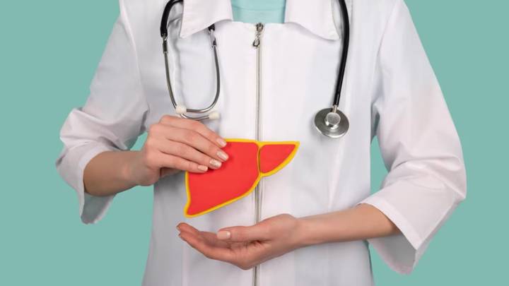 28-year-old has fatty liver despite normal body weight: What was her trigger?