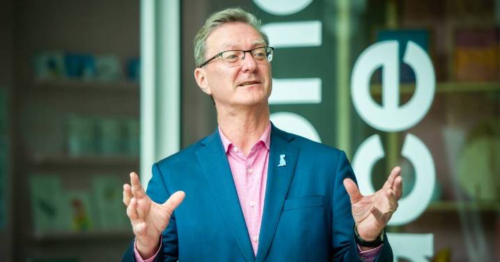 Former ACT MLA Gordon Ramsay charged with grooming a teenager