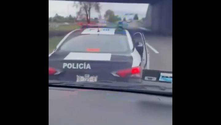 Suspenden a agentes de tránsito tras intimidar a conductor en Puebla