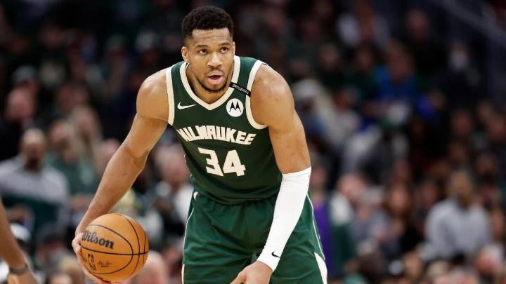 Giannis Antetokounmpo trade rumors: Bucks star 'locked into' team but reveals when his mind could change
