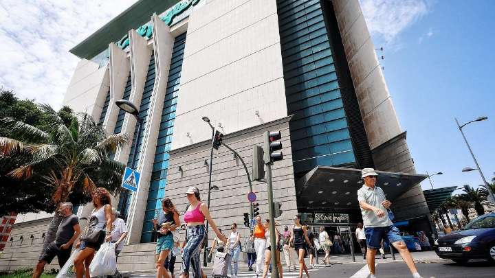 Los comercios de Santa Cruz elevan a Transparencia la apertura los domingos tras cinco meses de bloqueo