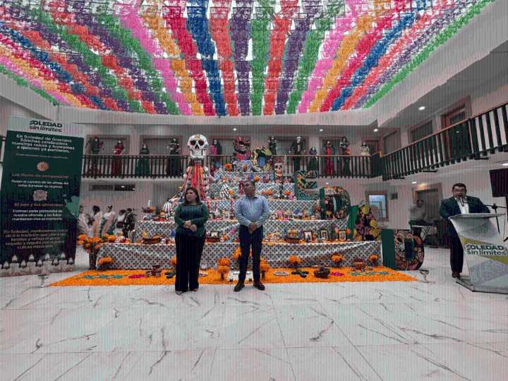 Inauguran altar monumental del Día de Muertos en Soledad