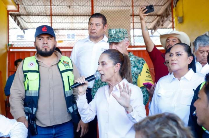 Sheinbaum y Armenta recorren La Ceiba y anuncian censo de damnificados