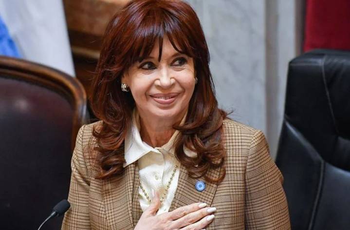 El duro mensaje de Cristina Kirchner para Javier Milei: «Se avivaron que después del domingo 26 devaluás»