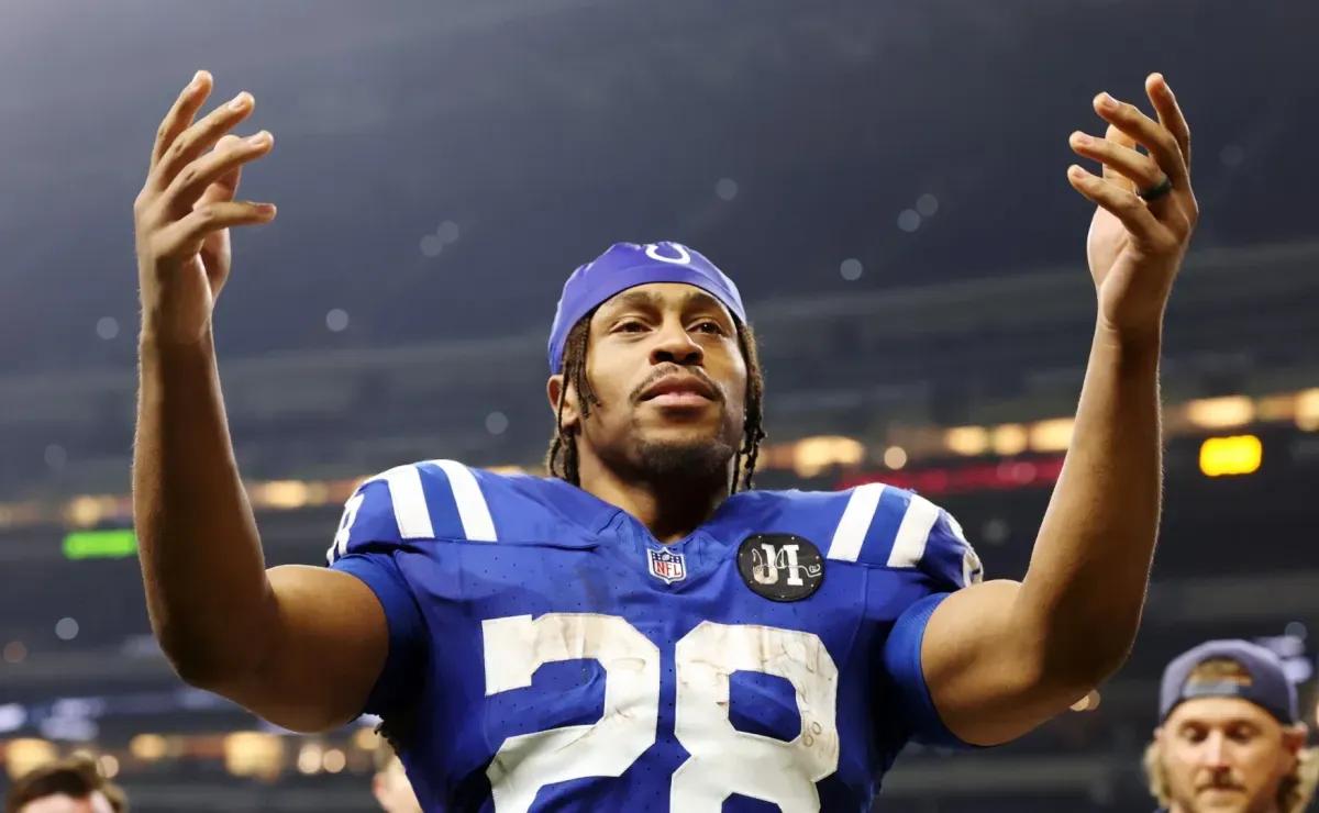 Jonathan Taylor makes history, joins Jim Brown and LaDainian Tomlinson on exclusive list