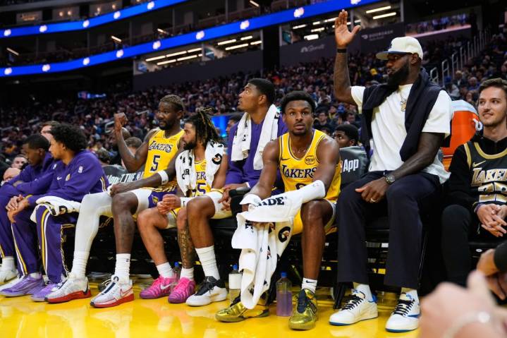 ‘It’s a big change’: Lakers taking LeBron James’ injury in stride