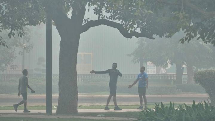 Delhi-NCR chokes after Diwali: Dwarka, Mundka among top 10 places with worst AQI