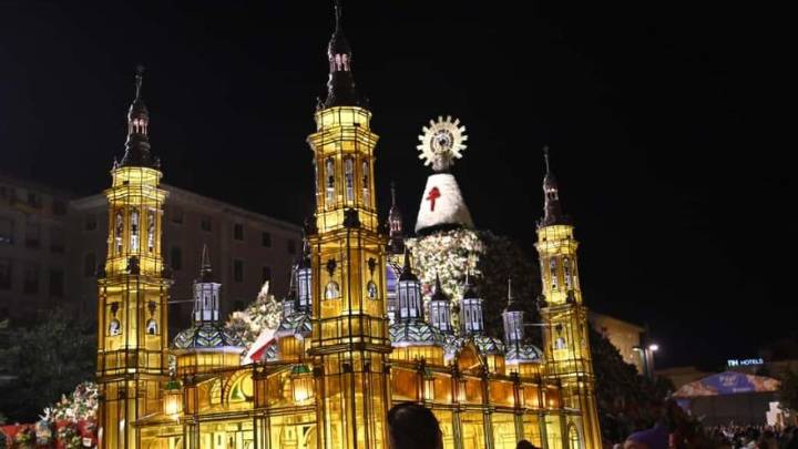 El Rosario de Cristal vuelve a brillar: las calles se iluminan con fe y tradición